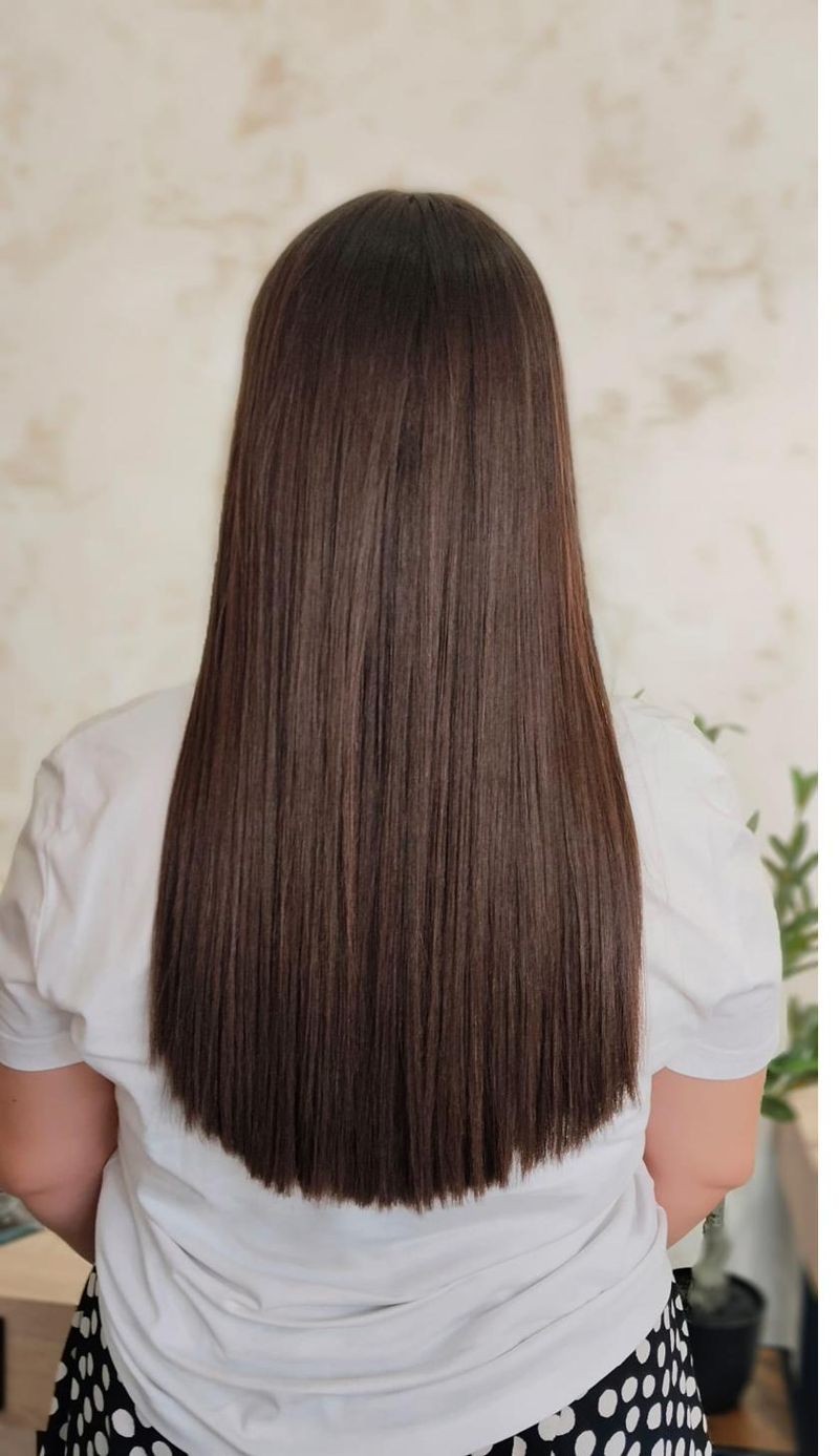 Resultado de alisado sin formol, cabello moreno liso — ORIGEN Hair Studio